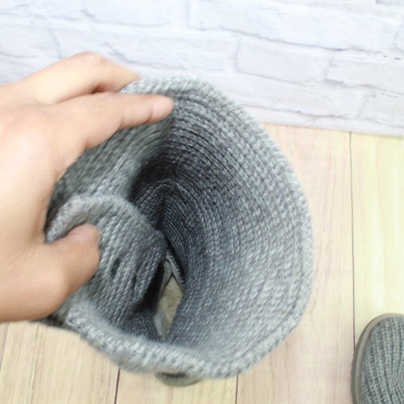 UGG Classic Cardy Gray Wool Big Button Sweater Knit  Boots Size 7 - Picture 7 of 11
